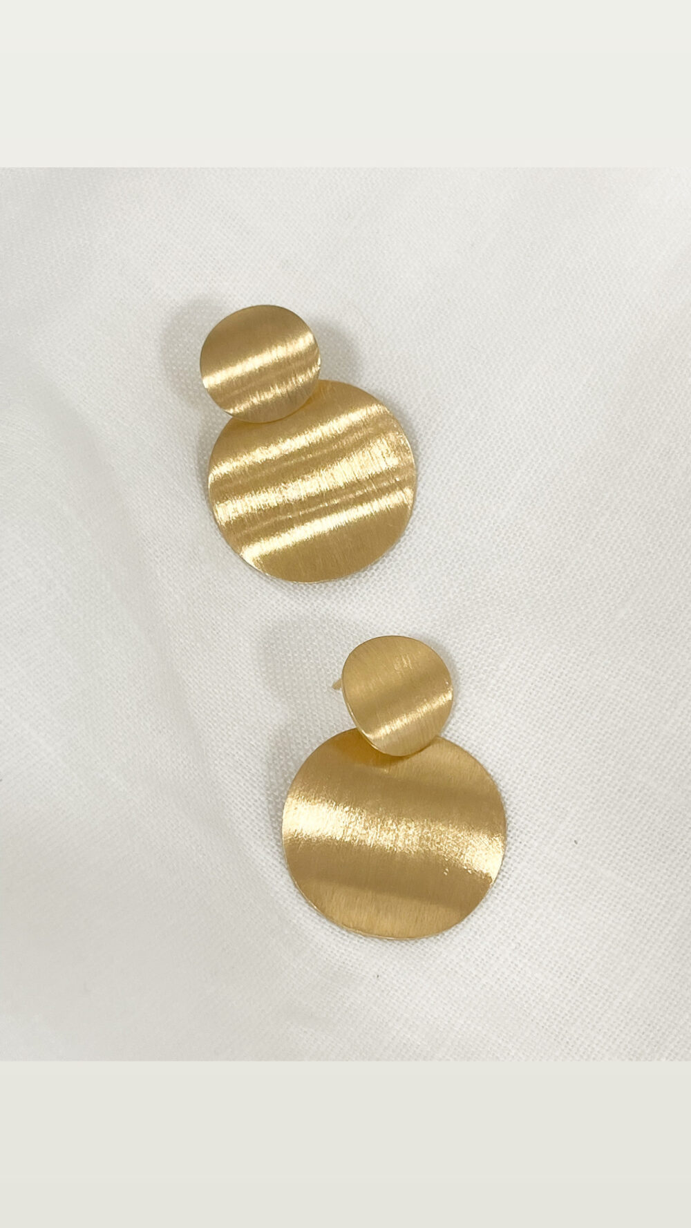 Kolczyki wiszące okrągłe blaszki Satin Circle