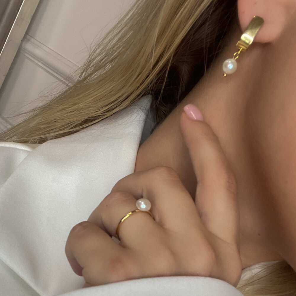 Kolczyki z delikatną perłą