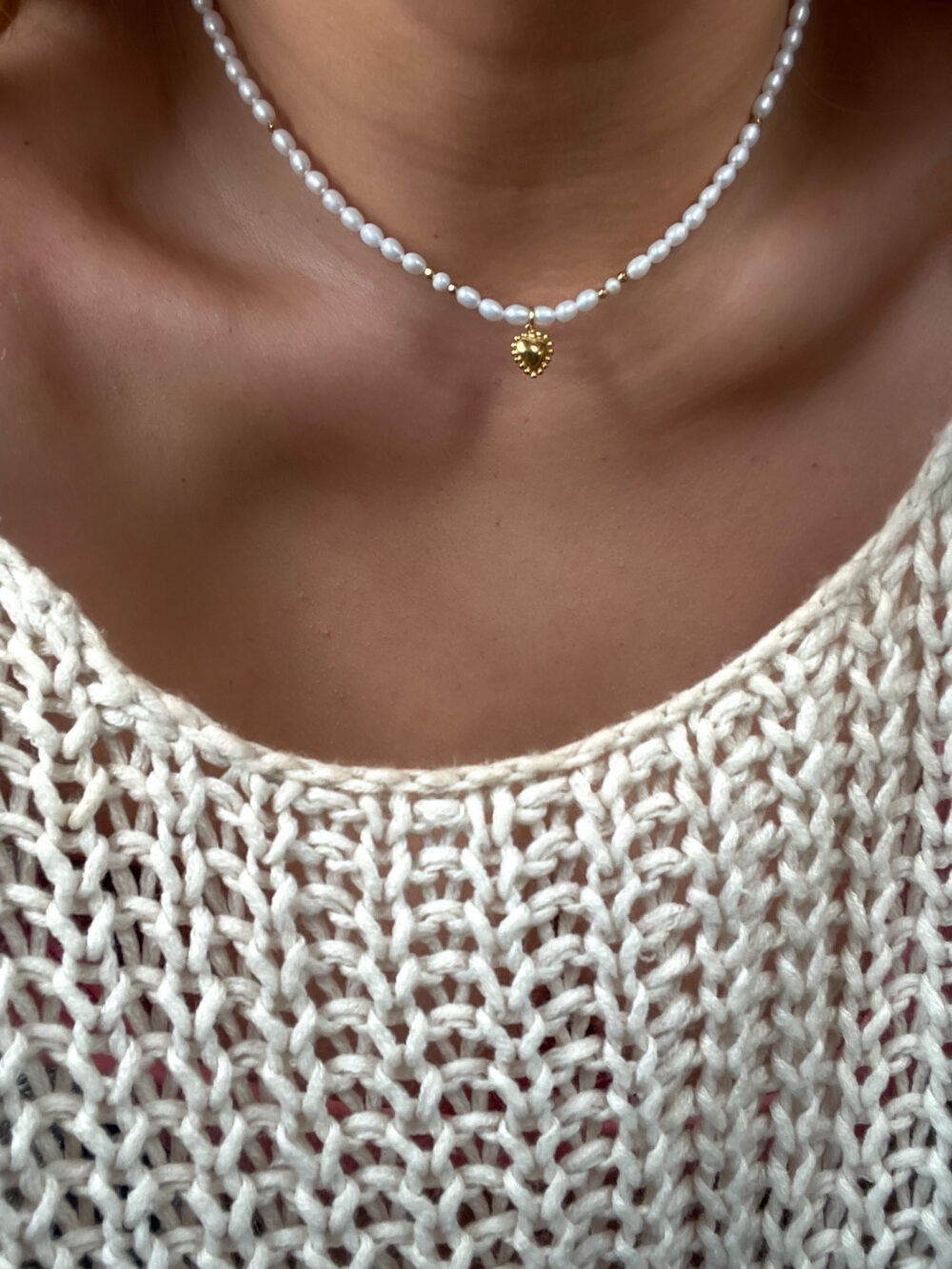 Naszyjnik z perełkami i zawieszką serce