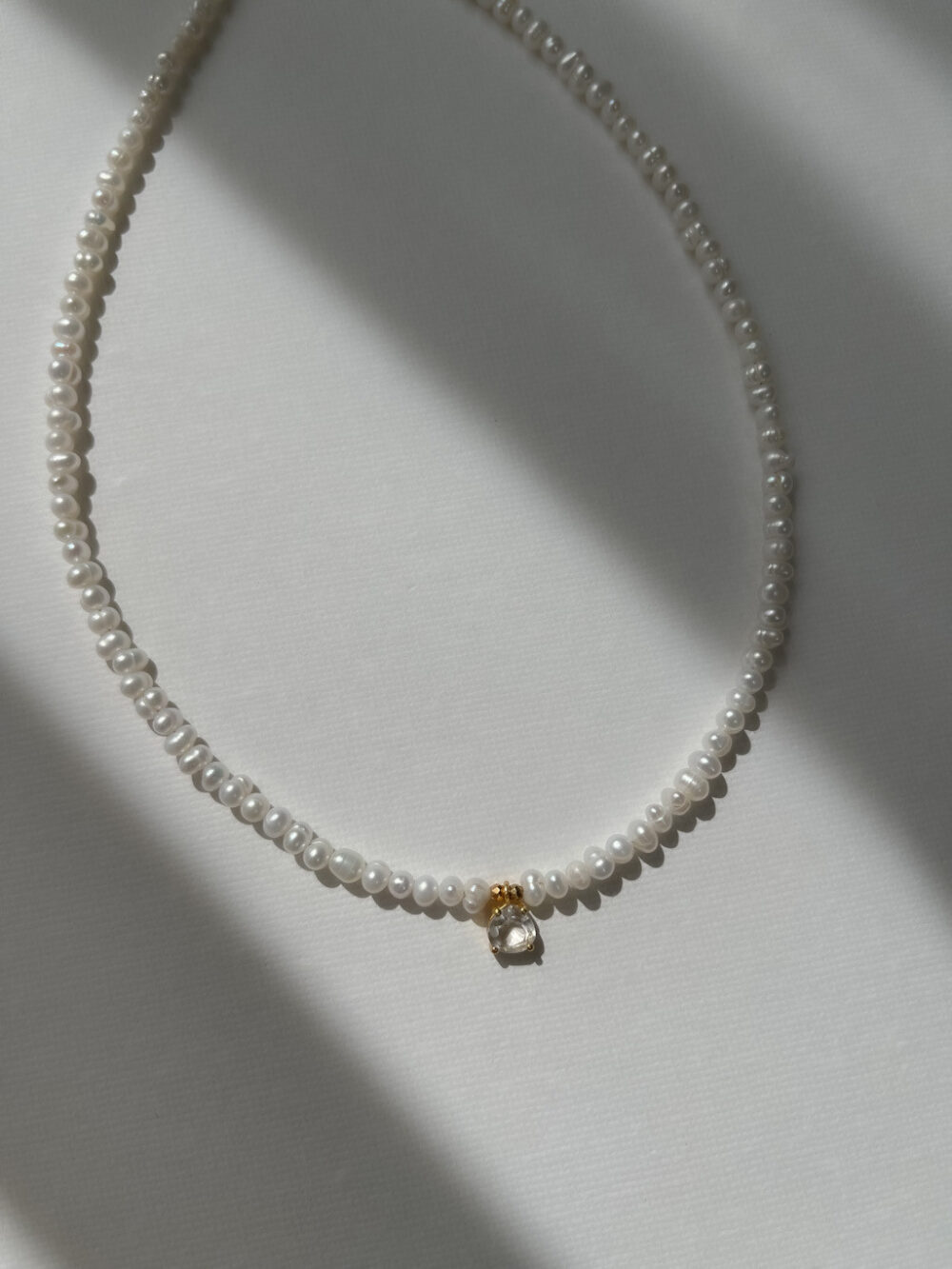 Naszyjnik z perłami i kryształem górskim Aura