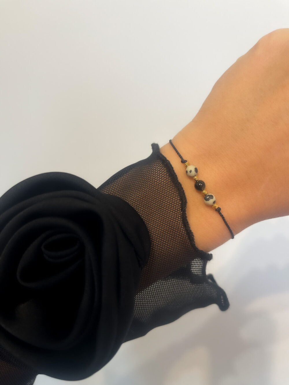 Bransoletka na czarnej nici jedwabnej Aura Balance